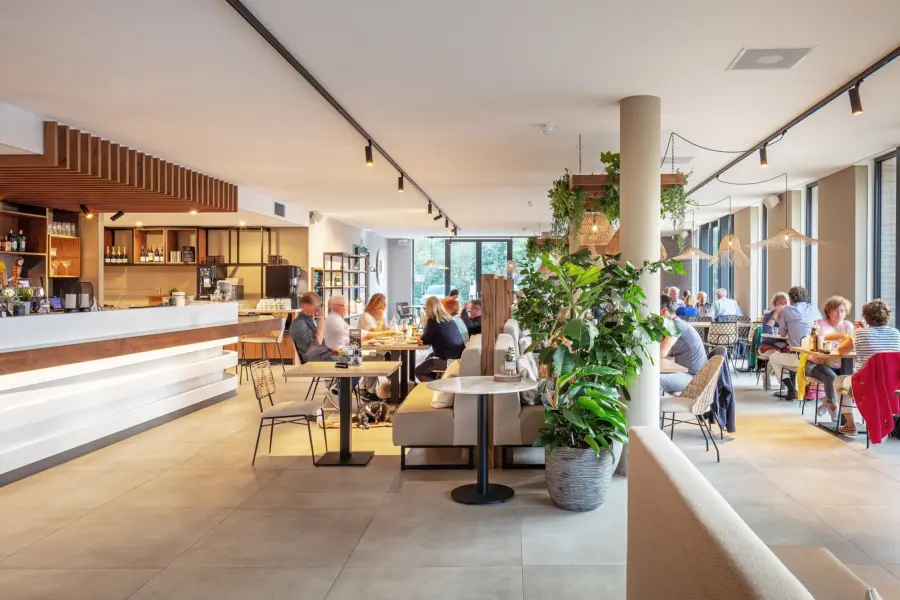 Dining at RoyalClubhouse